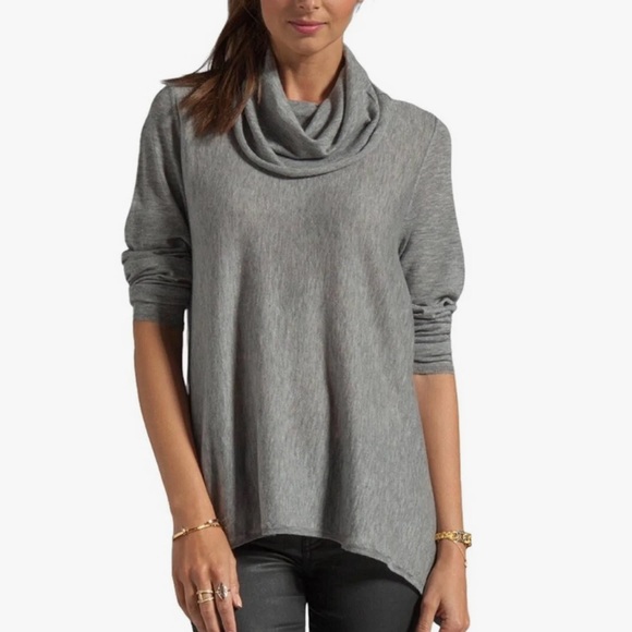 Alice + Olivia Tops - Alice + Olivia Light Sweater - Navy